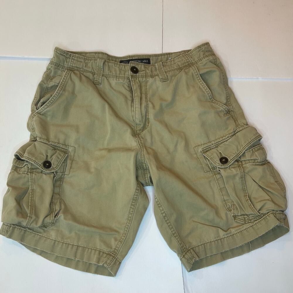American Eagle Khaki Cargo Cotton Shorts. Men’s size 32